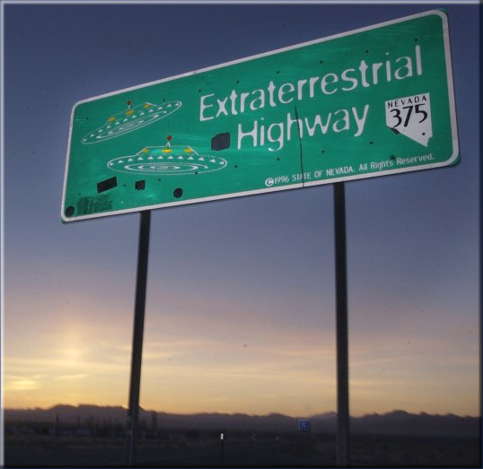 Extraterrestriall Highway 375/Bundesstrasse 375 im Bundesstaat/Nenada führt an der Area 51 vorbei in  Nevada/USA